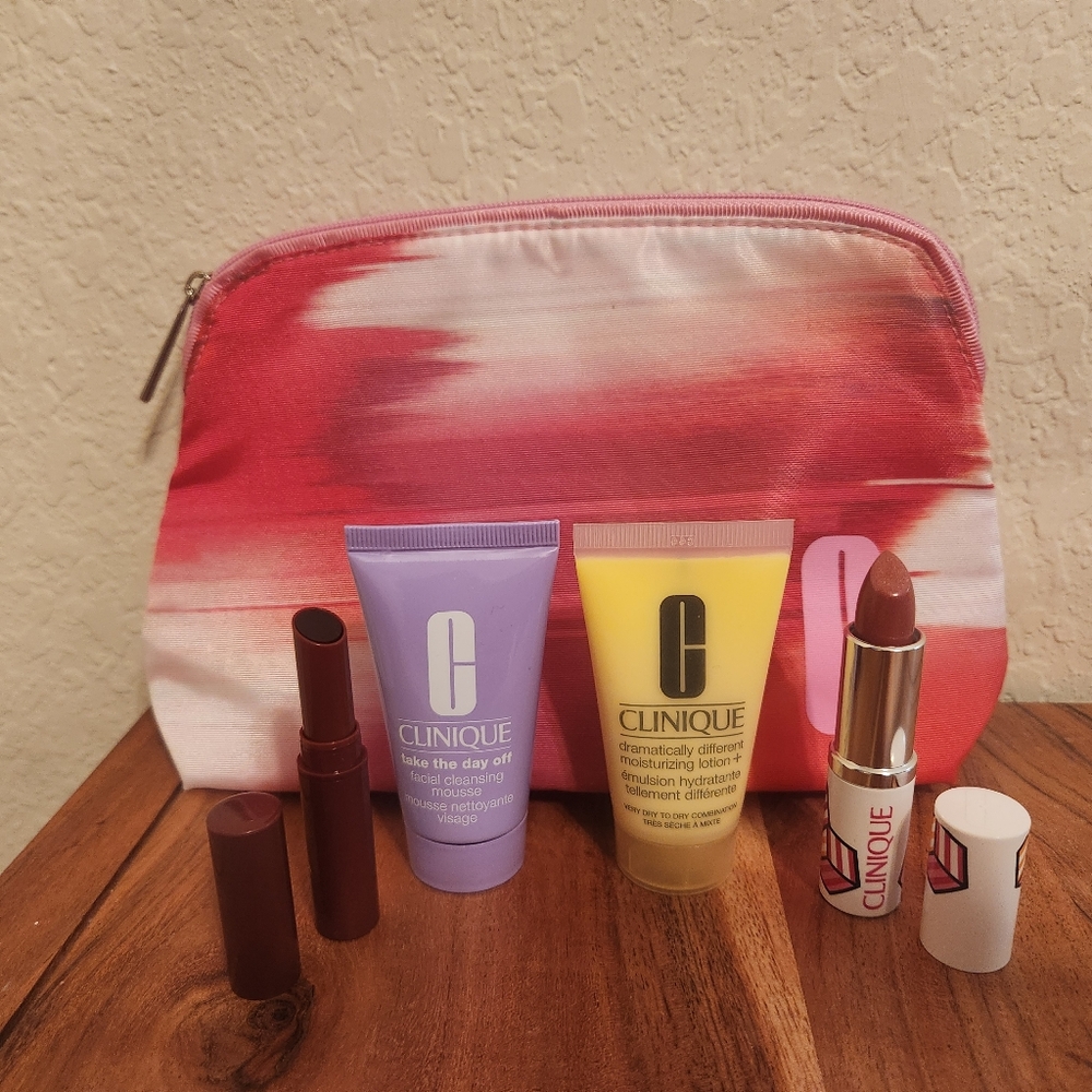 Clinique 5 Piece Set, Makeup Bag, Lipstick, Moisturizer, Face Wash